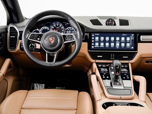 Used 2023 Porsche Cayenne Platinum Edition image 17