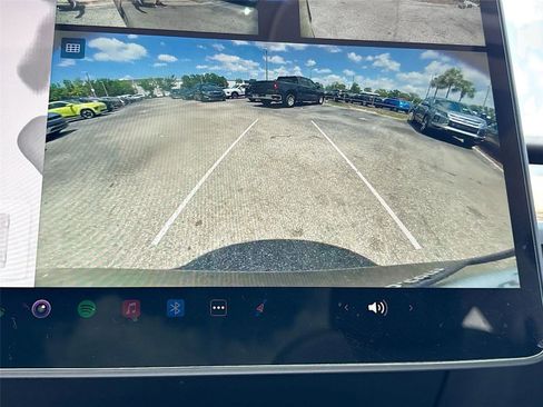 Used 2025 Tesla Model Y Long Range RWD image 14