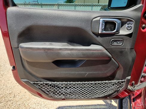 Used 2021 Jeep Gladiator Rubicon AWD/4WD image 12