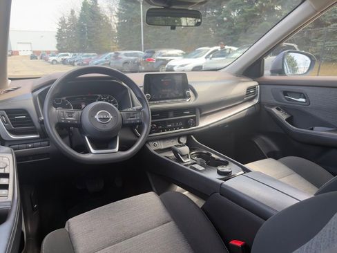 Used 2023 Nissan Rogue SV image 14