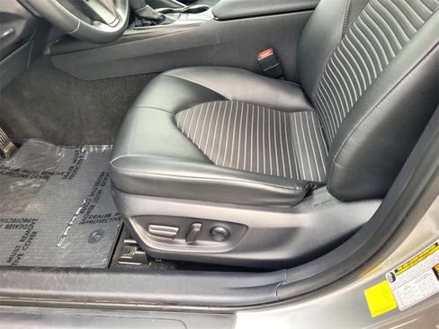 Used 2024 Toyota Camry SE image 14