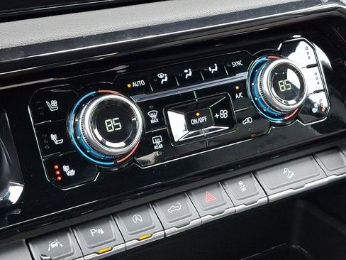 Used 2025 GMC Sierra 1500 AT4 image 16