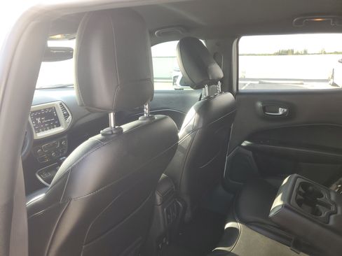 Used 2021 Jeep Compass Latitude FWD image 12