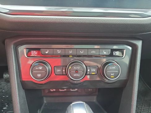 Used 2018 Volkswagen Tiguan SEL AWD/4WD image 33