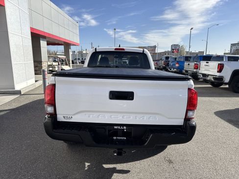 Used 2022 Toyota Tacoma SR image 7