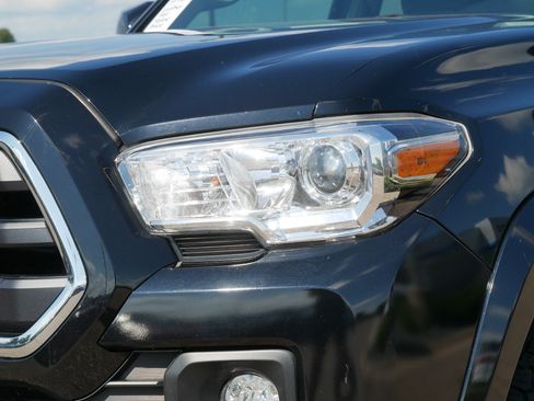 Used 2019 Toyota Tacoma SR5 AWD/4WD image 16