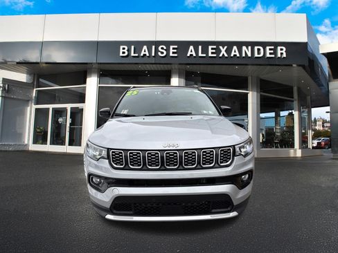 Used 2025 Jeep Compass Limited AWD/4WD image 9