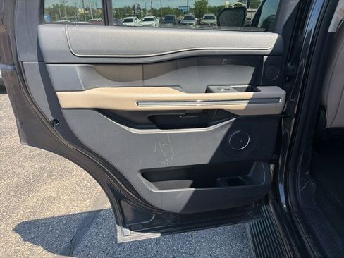 Used 2024 Ford Expedition Limited AWD/4WD image 6