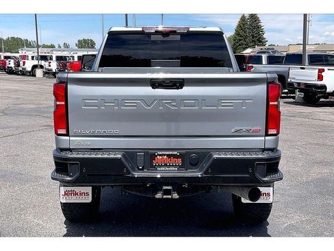 Used 2024 Chevrolet Silverado 2500 ZR2 w/ Technology Package AWD/4WD image 4
