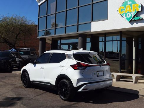 Used 2023 Nissan Kicks SR image 9