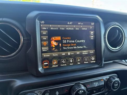 Used 2023 Jeep Wrangler Unlimited Sahara AWD/4WD image 38