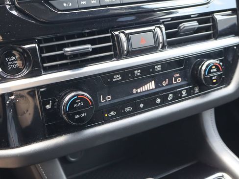 Used 2025 Nissan Pathfinder SV AWD/4WD image 25