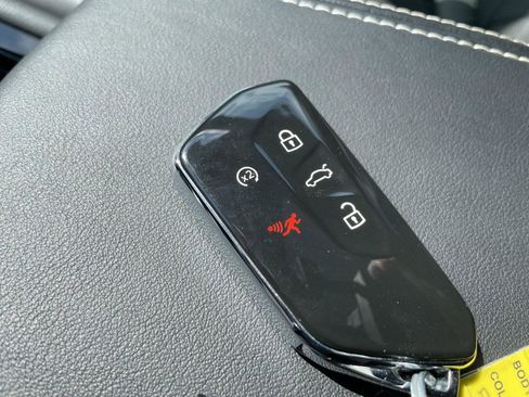 Used 2024 Volkswagen Atlas SEL Premium R-Line image 33