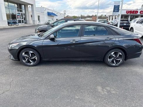 Used 2023 Hyundai Elantra SEL w/ Convenience Package FWD image 2