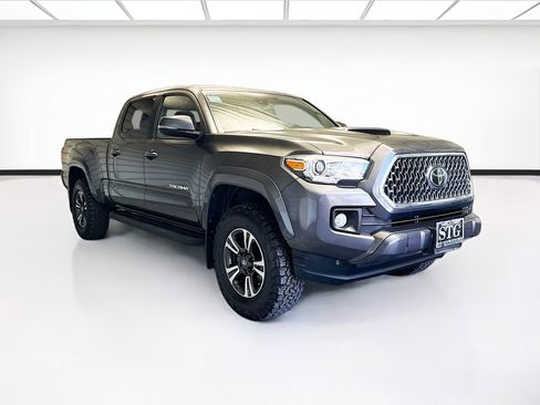 Used 2019 Toyota Tacoma TRD Sport w/ Technology Package image 3