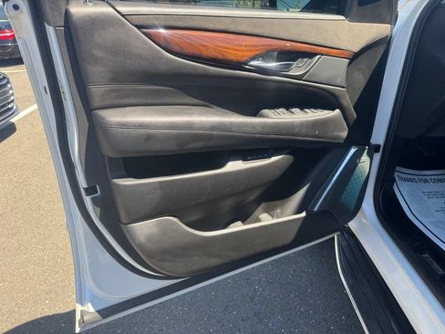 Used 2016 Cadillac Escalade 4WD image 31