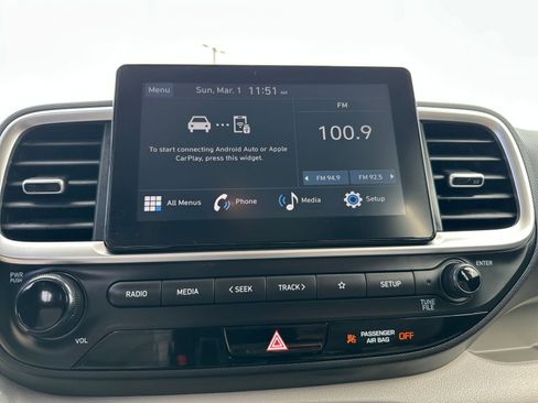 Used 2025 Hyundai Venue SEL image 20