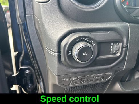Certified 2025 Jeep Wrangler Unlimited Sahara AWD/4WD image 36