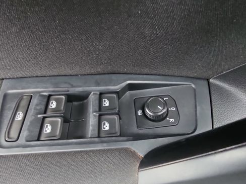 Used 2018 Volkswagen Tiguan S w/ Front Fog Lights Package image 34