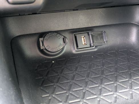 Used 2021 Toyota RAV4 LE image 28