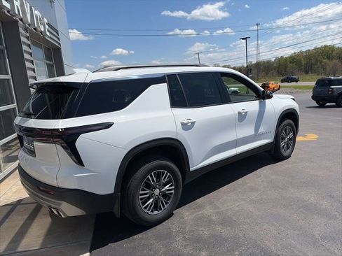 Used 2025 Chevrolet Traverse LT AWD/4WD image 3