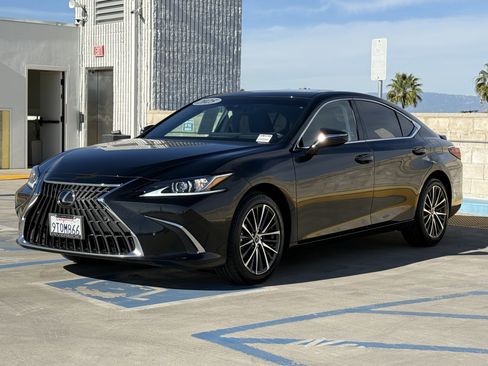 Certified 2025 Lexus ES 300h w/ Premium Package image 7