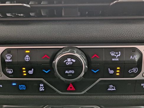 Used 2024 Jeep Wrangler Unlimited AWD/4WD image 7