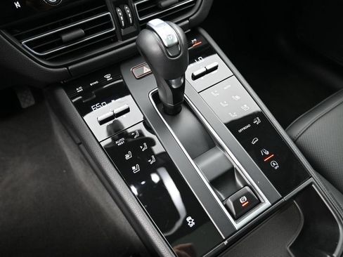 Certified 2026 Porsche Macan AWD/4WD image 23