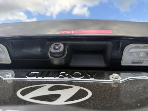 Used 2024 Kia Sportage EX image 8