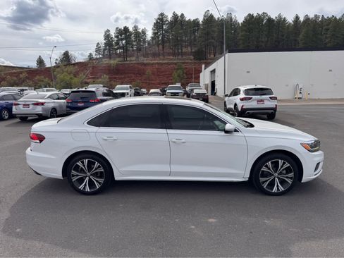 Used 2021 Volkswagen Passat 2.0T SE image 6