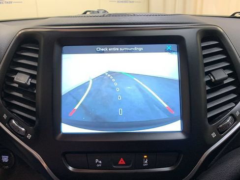 Used 2021 Jeep Cherokee Latitude Lux w/ Comfort/Convenience Group AWD/4WD image 38