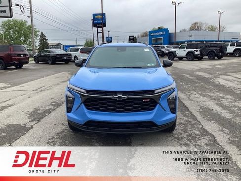 Used 2024 Chevrolet Trax RS w/ Driver Confidence Package FWD image 2