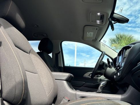 Used 2021 Chevrolet Traverse LS FWD image 12