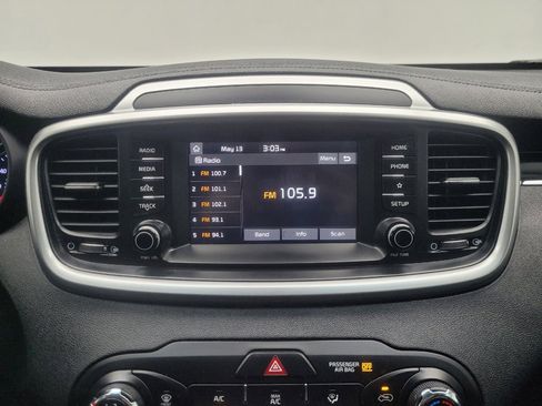 Used 2020 Kia Sorento LX FWD image 25