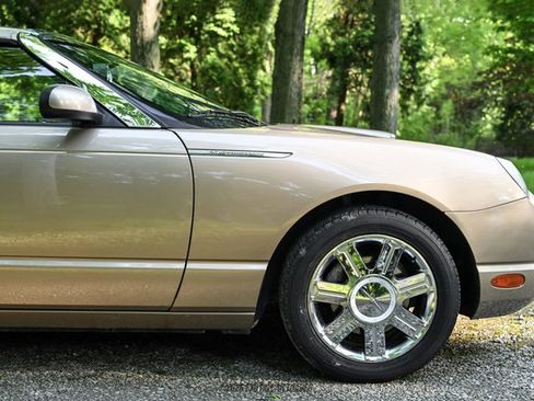 Used 2005 Ford Thunderbird RWD image 11