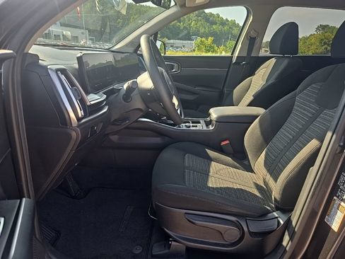 Used 2025 Kia Sorento LX FWD image 15