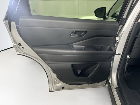 Used 2025 Nissan Pathfinder SV image 25