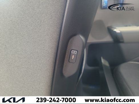 New 2027 Kia Seltos S FWD image 17