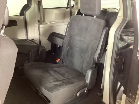 Used 2020 Dodge Grand Caravan SE FWD image 29