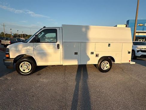 New 2025 Chevrolet Express 3500 w/ Power Convenience Package image 4