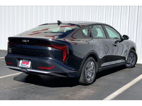 Used 2025 Kia K4 LX image 11