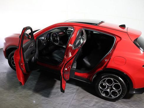 Used 2024 Alfa Romeo Tonale Ti AWD/4WD image 5