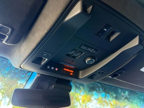 Used 2020 Cadillac Escalade ESV Platinum image 38