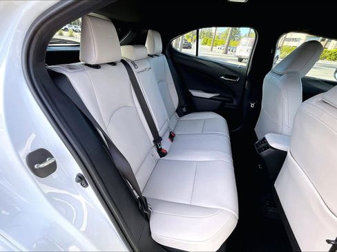 Used 2024 Lexus UX 250h F Sport image 19