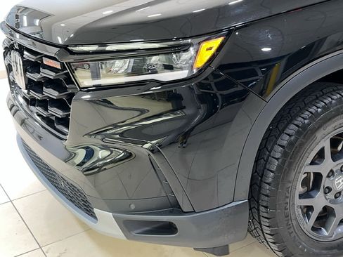 Used 2025 Honda Pilot TrailSport image 5