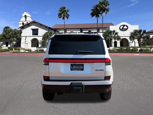 Used 2025 Lexus GX 550 w/ Accessory Package (2T) AWD/4WD image 3