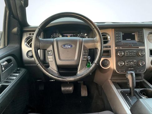 Used 2017 Ford Expedition XLT image 5