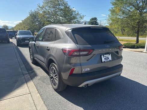 New 2024 Ford Escape SE image 5