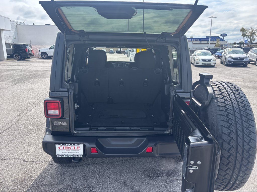 Used 2021 Jeep Wrangler Unlimited Sahara w/ Cold Weather Group AWD/4WD image 29
