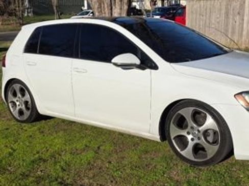 Used 2015 Volkswagen Golf S FWD image 3
